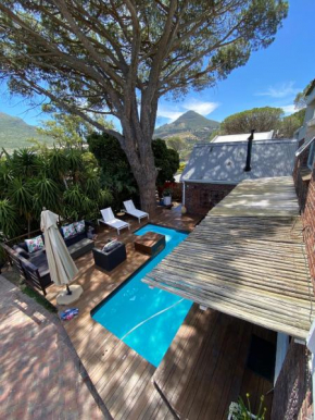 Cosy and Unique Family Retreat in Hout Bay